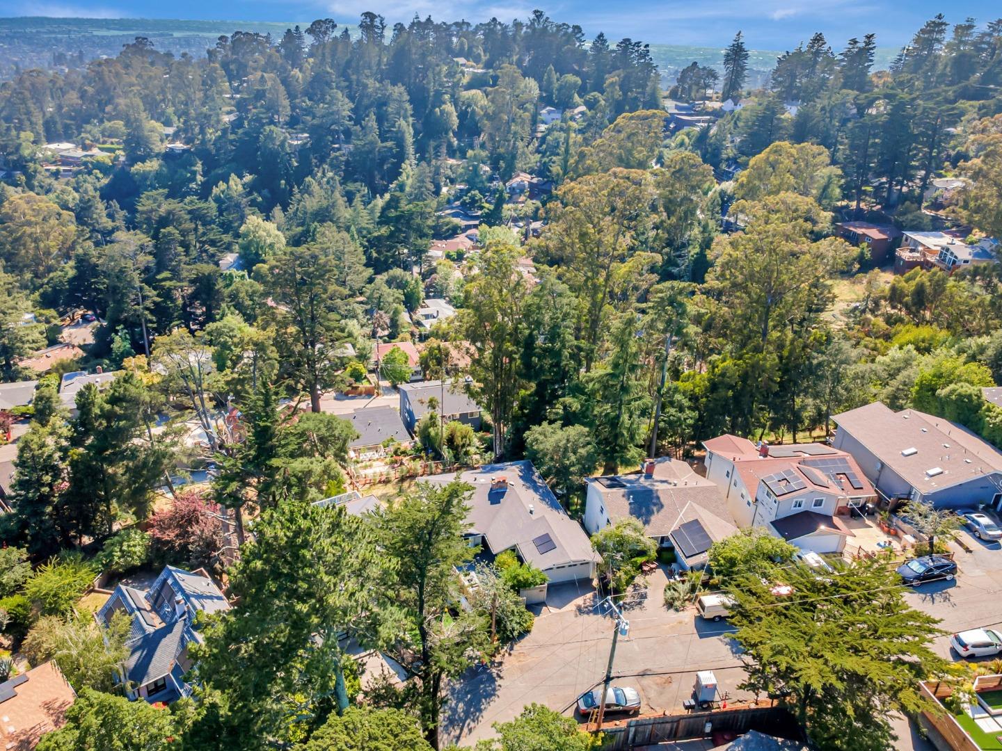 Detail Gallery Image 60 of 106 For 6827 Ridgewood Dr, Oakland,  CA 94611 - 5 Beds | 3 Baths