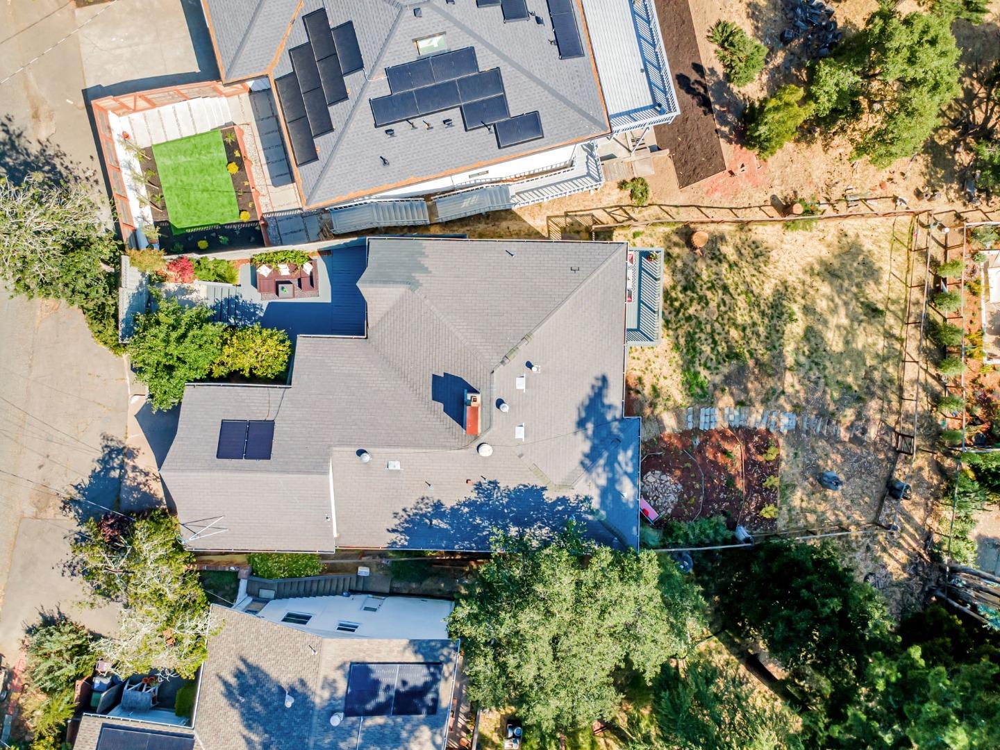 Detail Gallery Image 62 of 106 For 6827 Ridgewood Dr, Oakland,  CA 94611 - 5 Beds | 3 Baths