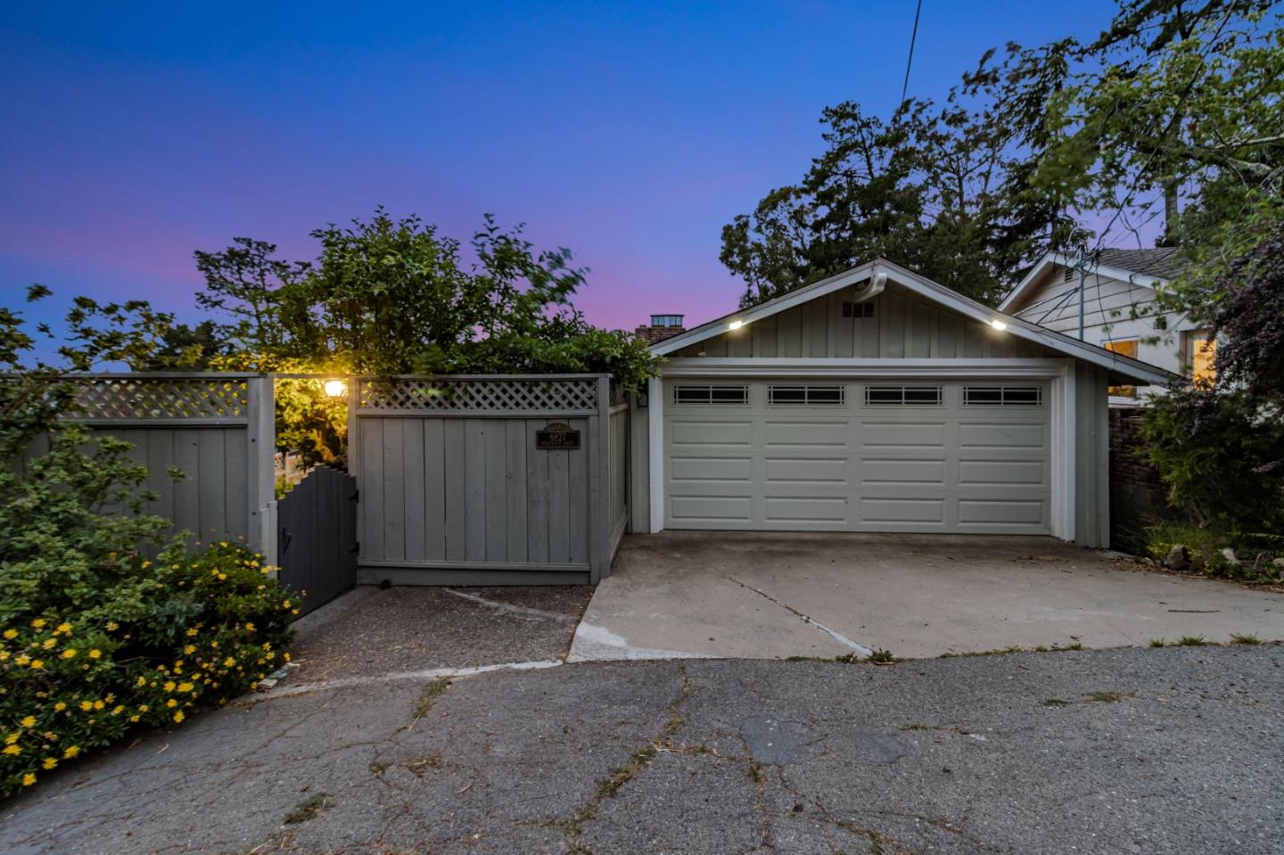 Detail Gallery Image 74 of 106 For 6827 Ridgewood Dr, Oakland,  CA 94611 - 5 Beds | 3 Baths