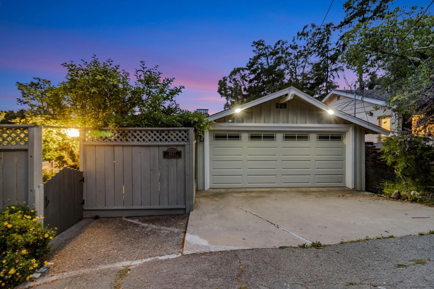 Detail Gallery Image 82 of 106 For 6827 Ridgewood Dr, Oakland,  CA 94611 - 5 Beds | 3 Baths
