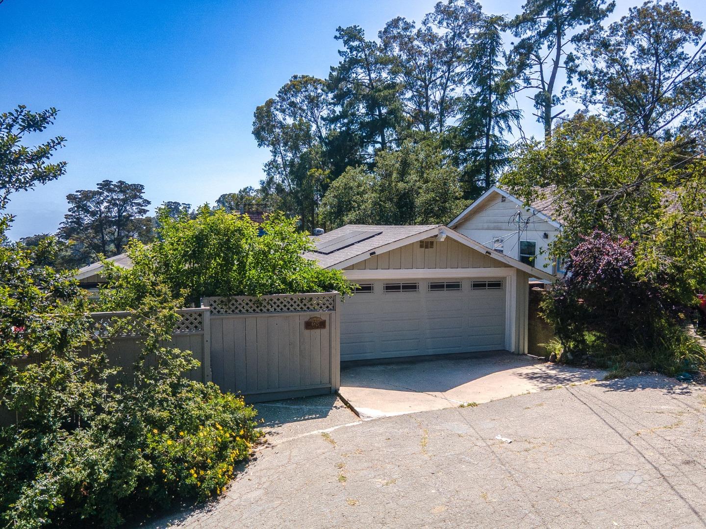 Detail Gallery Image 90 of 106 For 6827 Ridgewood Dr, Oakland,  CA 94611 - 5 Beds | 3 Baths