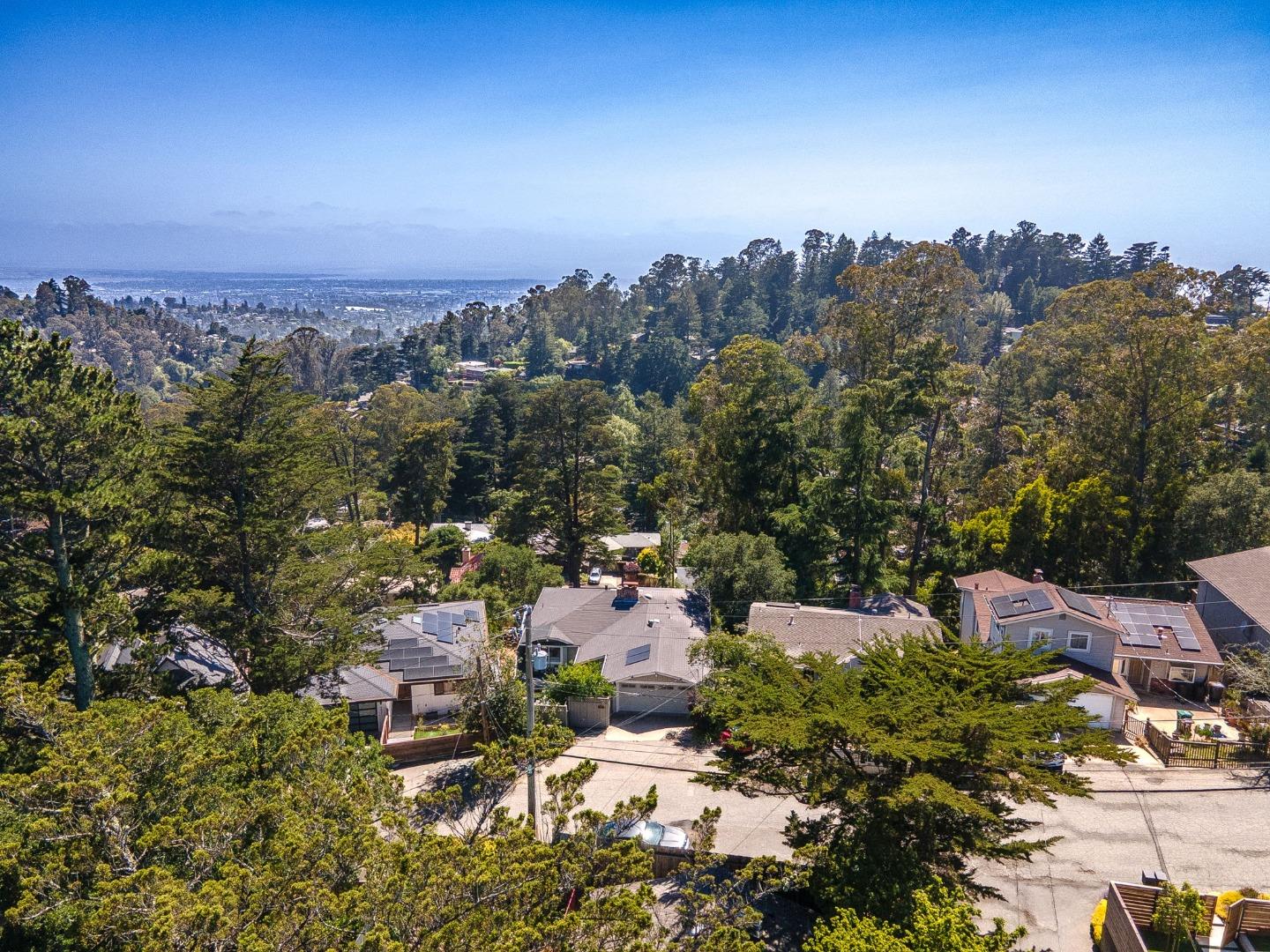 Detail Gallery Image 92 of 106 For 6827 Ridgewood Dr, Oakland,  CA 94611 - 5 Beds | 3 Baths