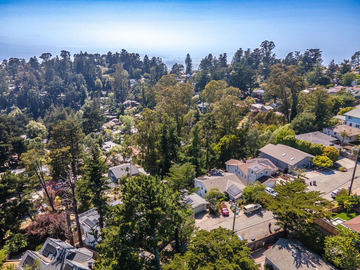 Detail Gallery Image 93 of 106 For 6827 Ridgewood Dr, Oakland,  CA 94611 - 5 Beds | 3 Baths