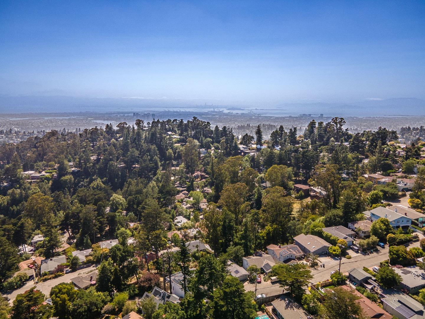 Detail Gallery Image 95 of 106 For 6827 Ridgewood Dr, Oakland,  CA 94611 - 5 Beds | 3 Baths