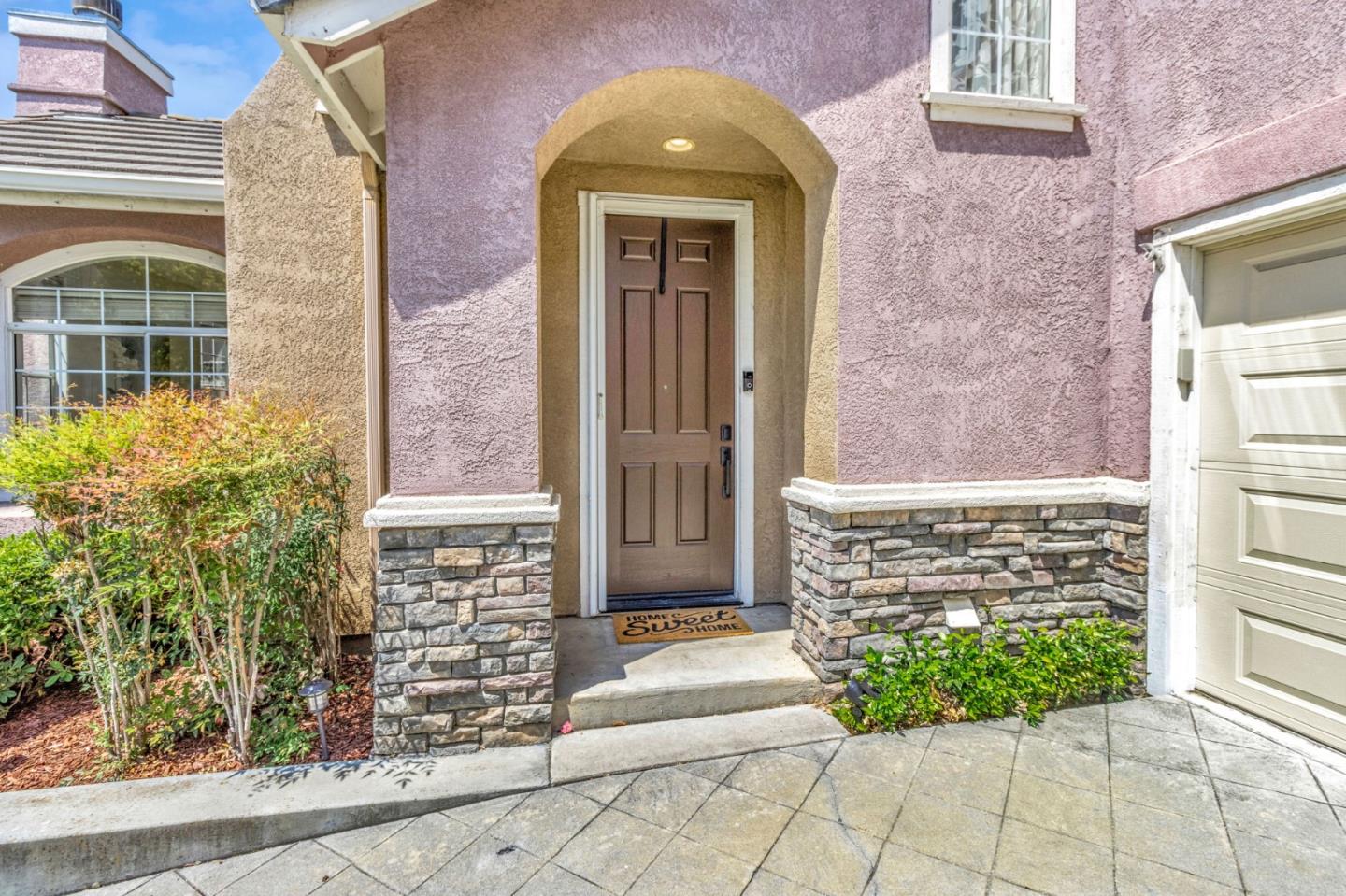 Detail Gallery Image 2 of 59 For 2871 Rubino Cir, San Jose,  CA 95125 - 4 Beds | 2/1 Baths