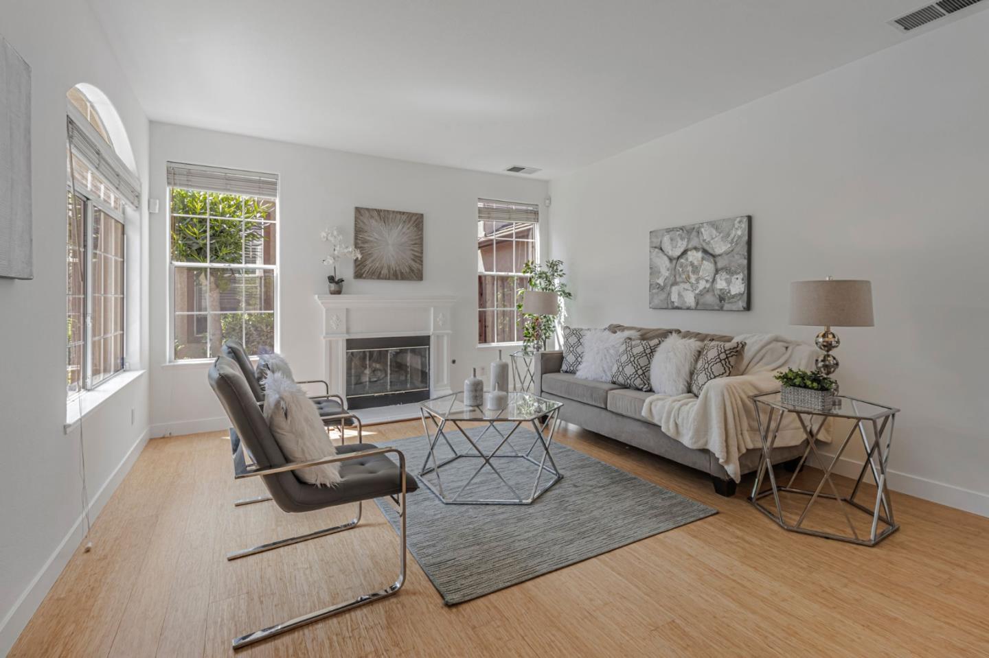 Detail Gallery Image 3 of 59 For 2871 Rubino Cir, San Jose,  CA 95125 - 4 Beds | 2/1 Baths
