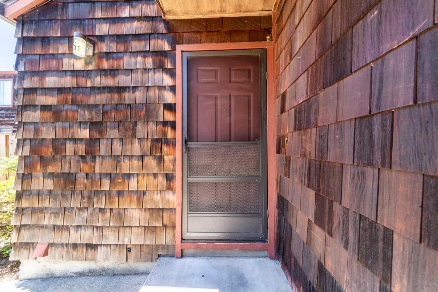 Detail Gallery Image 3 of 24 For 1555 Hecker Pass Rd #C101,  Gilroy,  CA 95020 - 2 Beds | 1/1 Baths