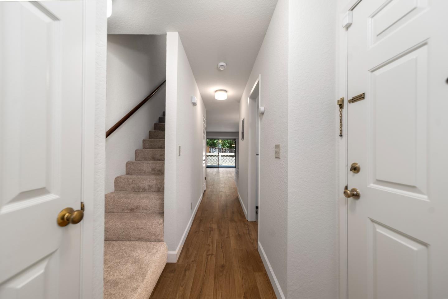 Detail Gallery Image 4 of 24 For 1555 Hecker Pass Rd #C101,  Gilroy,  CA 95020 - 2 Beds | 1/1 Baths