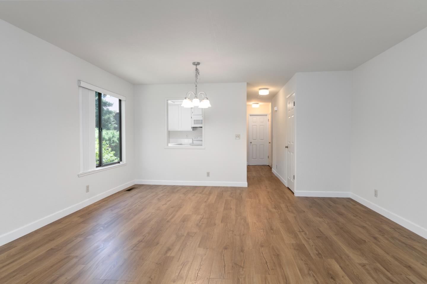 Detail Gallery Image 5 of 24 For 1555 Hecker Pass Rd #C101,  Gilroy,  CA 95020 - 2 Beds | 1/1 Baths