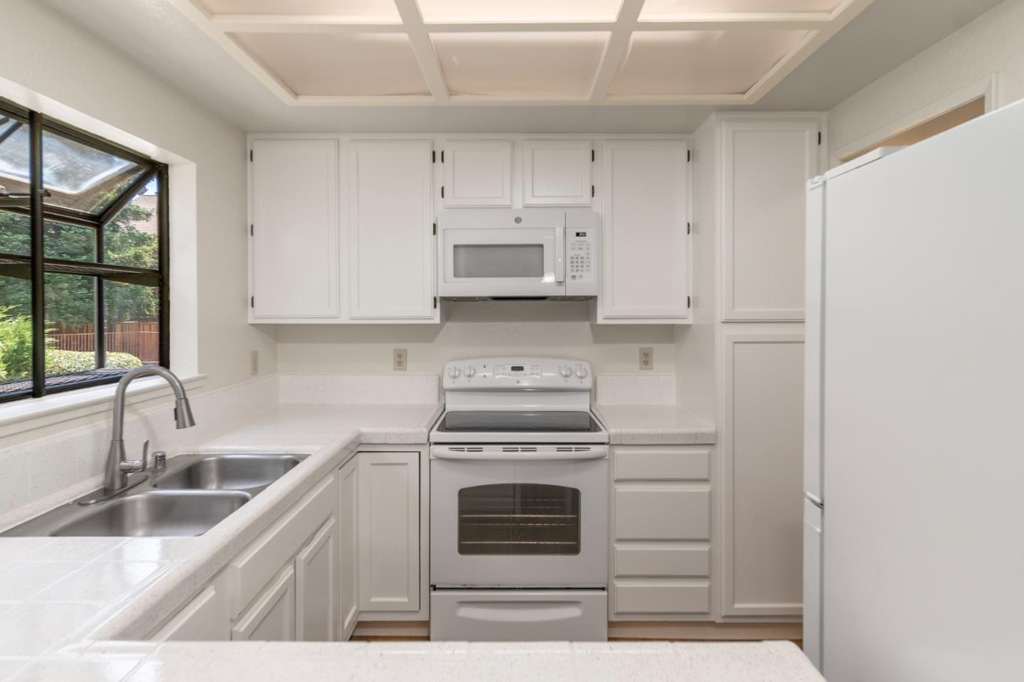 Detail Gallery Image 8 of 24 For 1555 Hecker Pass Rd #C101,  Gilroy,  CA 95020 - 2 Beds | 1/1 Baths