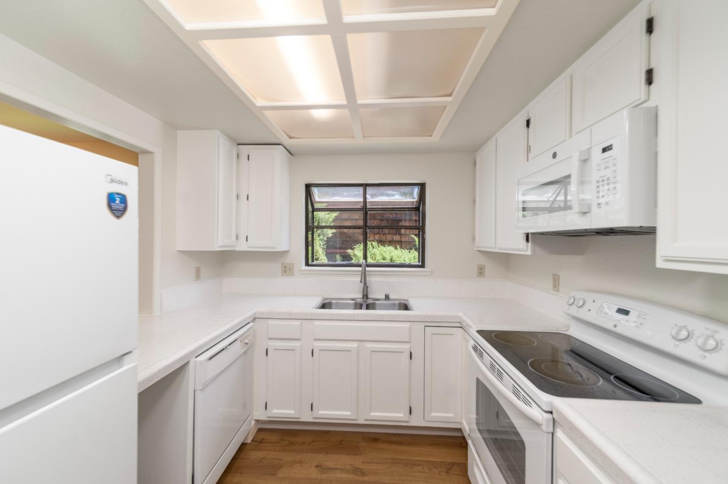 Detail Gallery Image 9 of 24 For 1555 Hecker Pass Rd #C101,  Gilroy,  CA 95020 - 2 Beds | 1/1 Baths