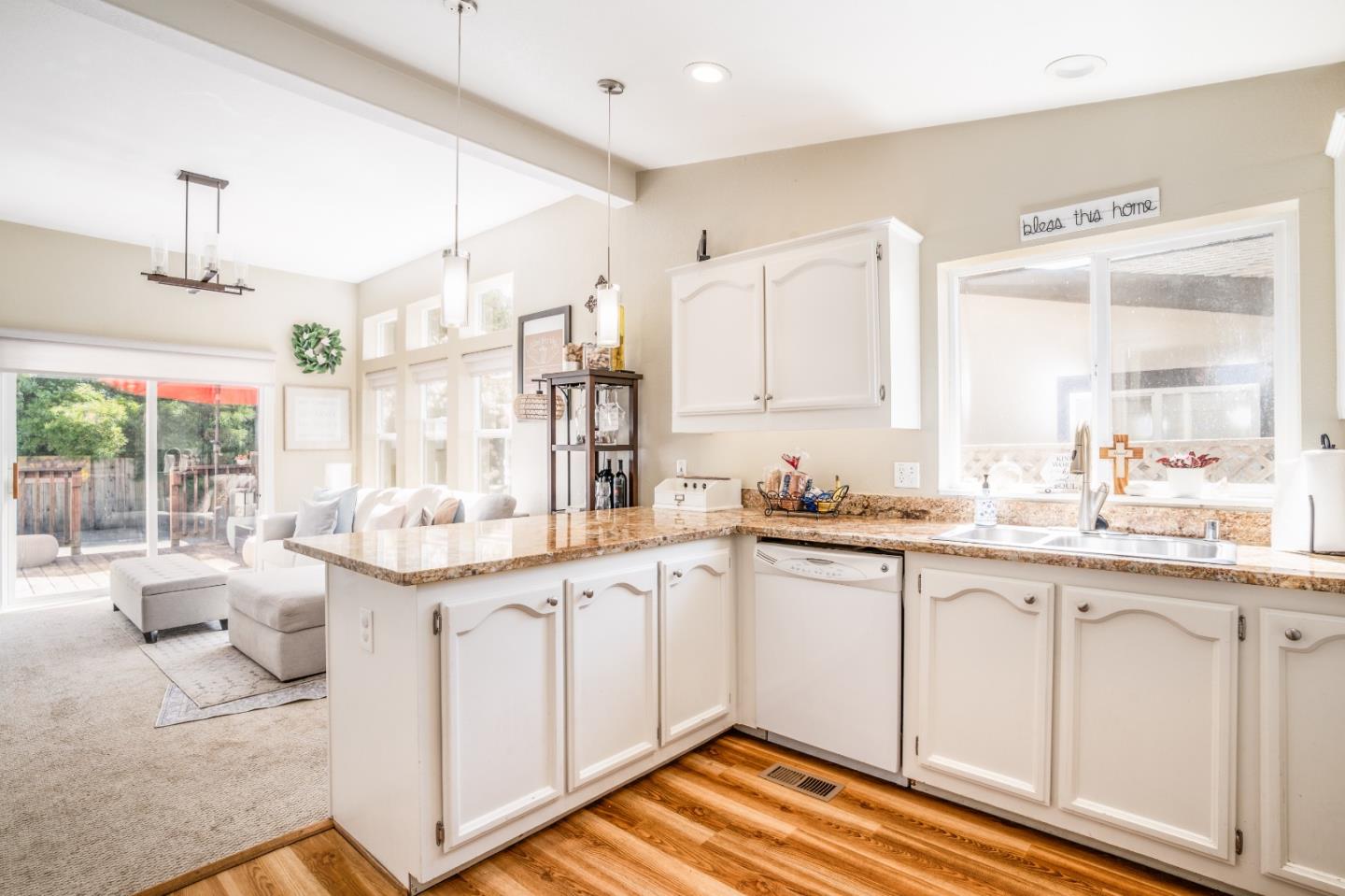 Detail Gallery Image 5 of 60 For 715 Sonora Ave, El Granada,  CA 94018 - 3 Beds | 2 Baths