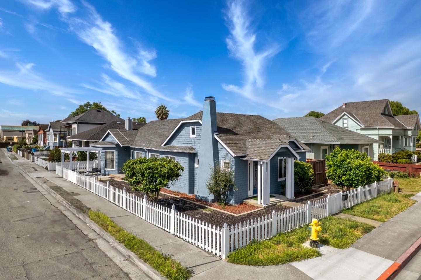 Detail Gallery Image 3 of 31 For 3710 Smith St, Union City,  CA 94587 - 4 Beds | 2 Baths