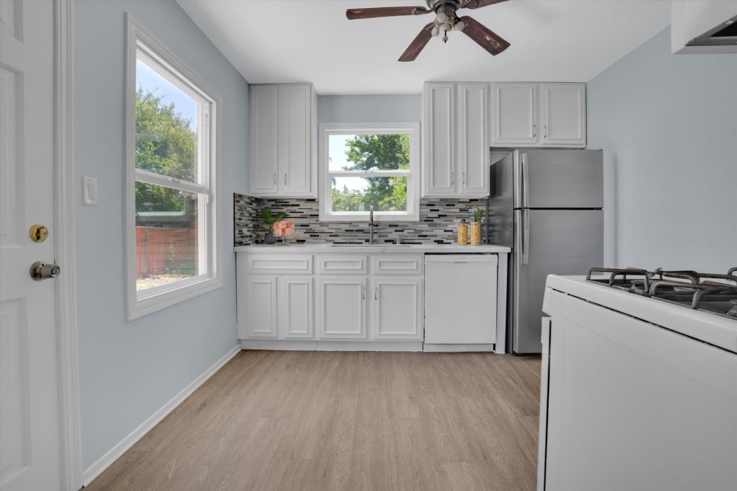 Detail Gallery Image 11 of 27 For 215 Winton Ave, Hayward,  CA 94544 - 2 Beds | 1 Baths