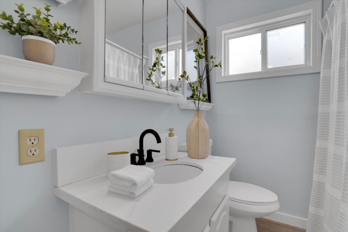 Detail Gallery Image 13 of 27 For 215 Winton Ave, Hayward,  CA 94544 - 2 Beds | 1 Baths