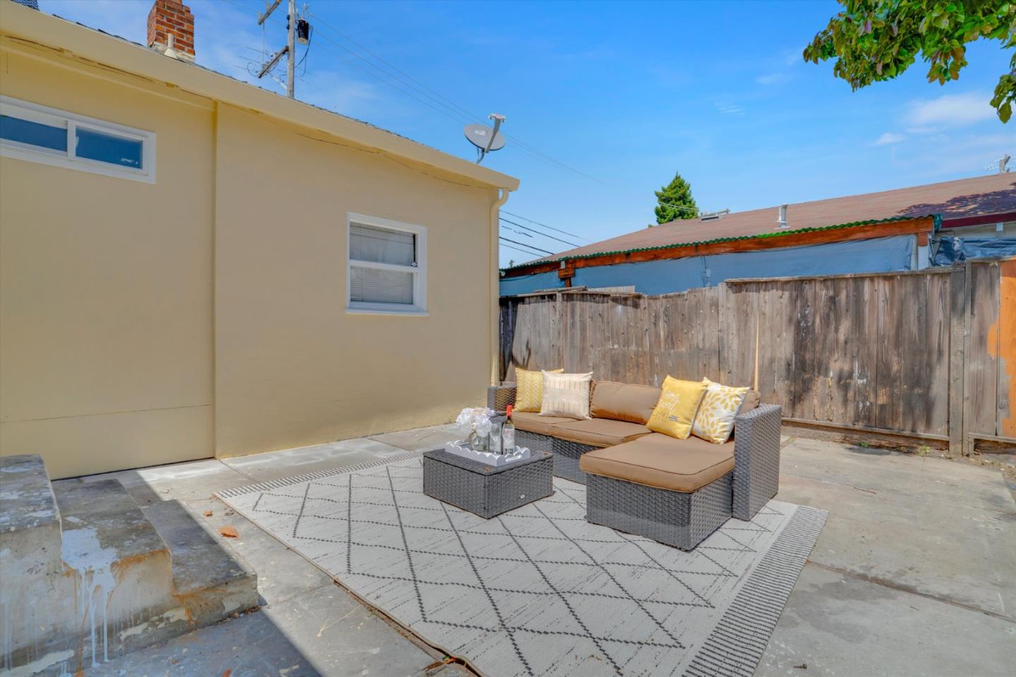 Detail Gallery Image 18 of 27 For 215 Winton Ave, Hayward,  CA 94544 - 2 Beds | 1 Baths