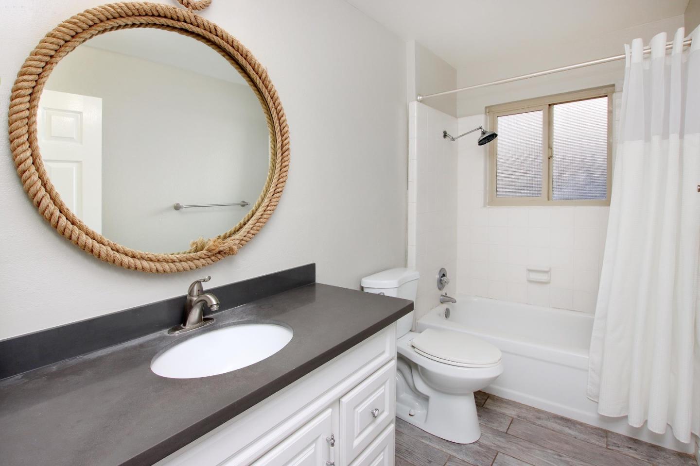 Detail Gallery Image 12 of 34 For 217 Valencia Ave, Aptos,  CA 95003 - 5 Beds | 3 Baths