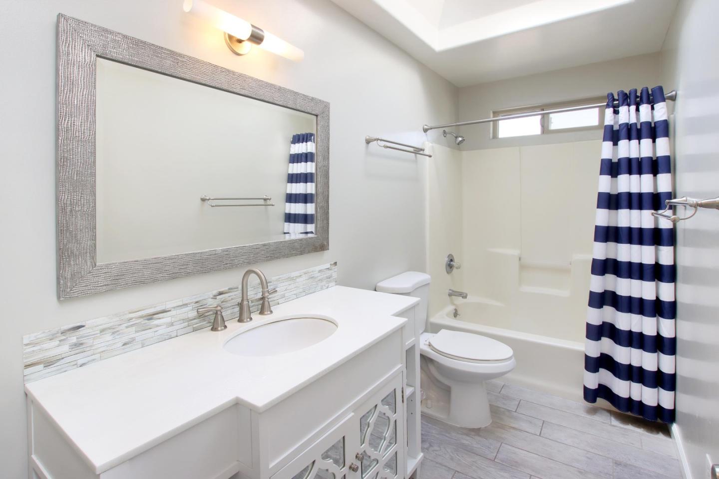 Detail Gallery Image 17 of 34 For 217 Valencia Ave, Aptos,  CA 95003 - 5 Beds | 3 Baths