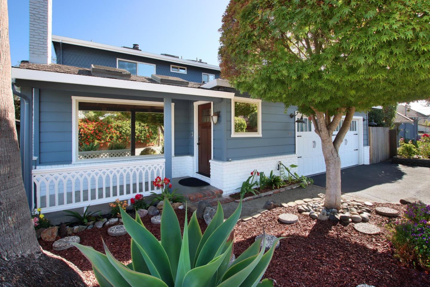 Detail Gallery Image 2 of 34 For 217 Valencia Ave, Aptos,  CA 95003 - 5 Beds | 3 Baths