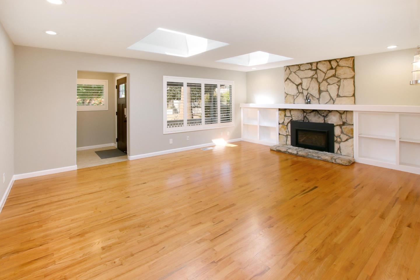 Detail Gallery Image 5 of 34 For 217 Valencia Ave, Aptos,  CA 95003 - 5 Beds | 3 Baths