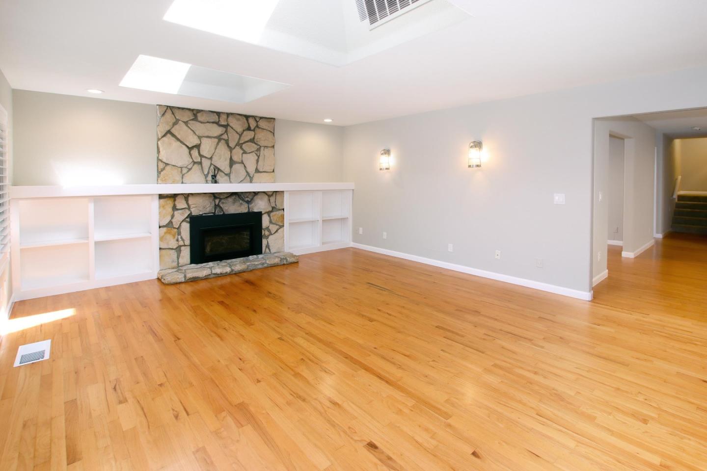 Detail Gallery Image 6 of 34 For 217 Valencia Ave, Aptos,  CA 95003 - 5 Beds | 3 Baths