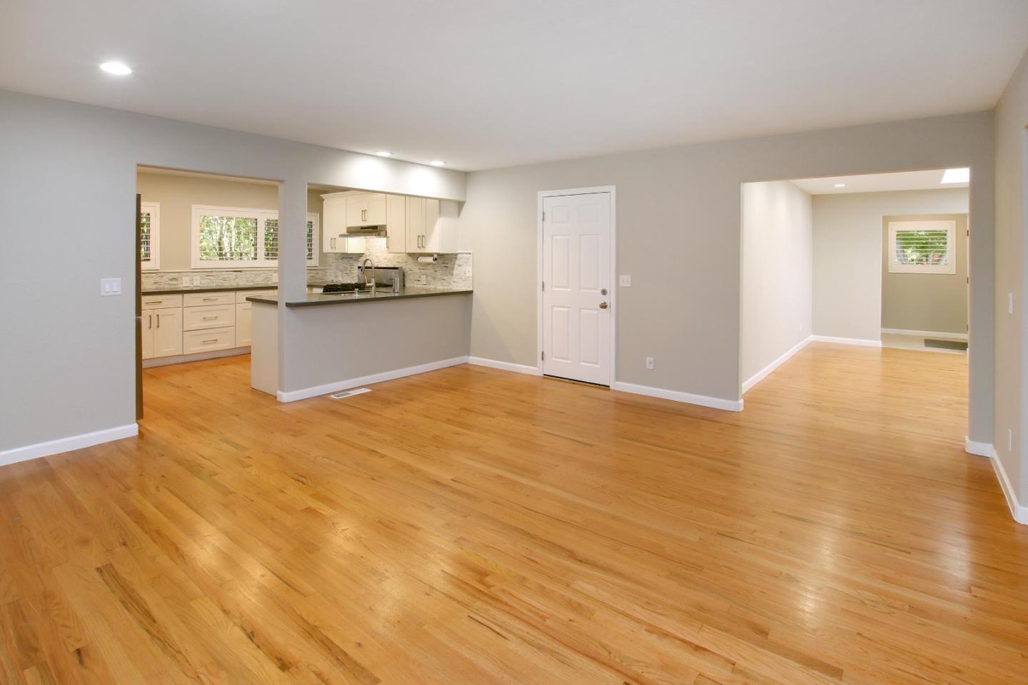 Detail Gallery Image 7 of 34 For 217 Valencia Ave, Aptos,  CA 95003 - 5 Beds | 3 Baths
