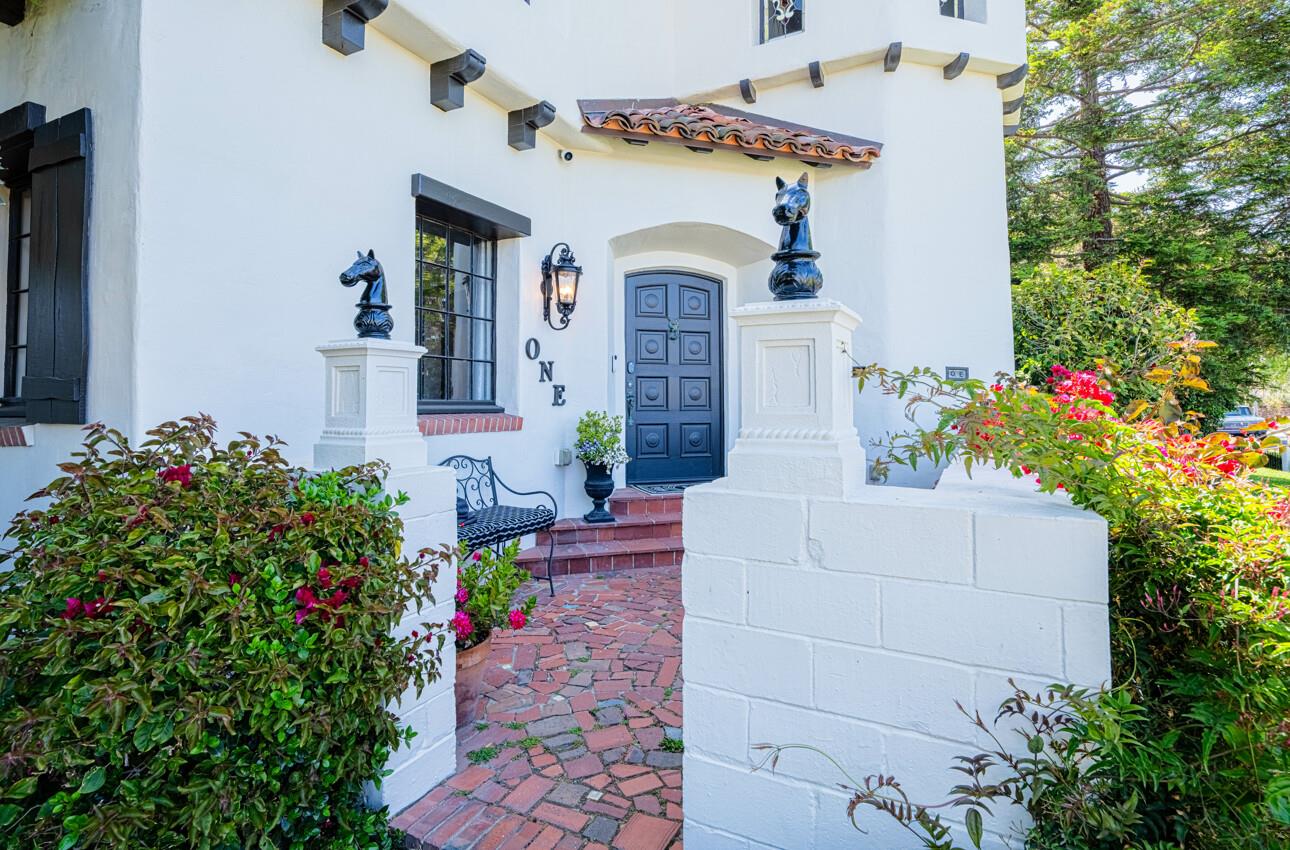 Detail Gallery Image 12 of 86 For 1 Santa Lucia Ave, Salinas,  CA 93901 - 6 Beds | 4 Baths