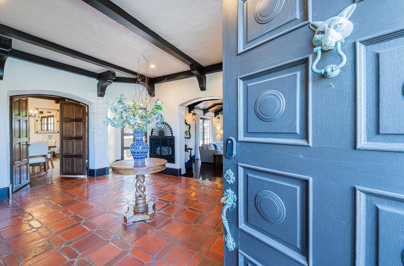 Detail Gallery Image 13 of 86 For 1 Santa Lucia Ave, Salinas,  CA 93901 - 6 Beds | 4 Baths