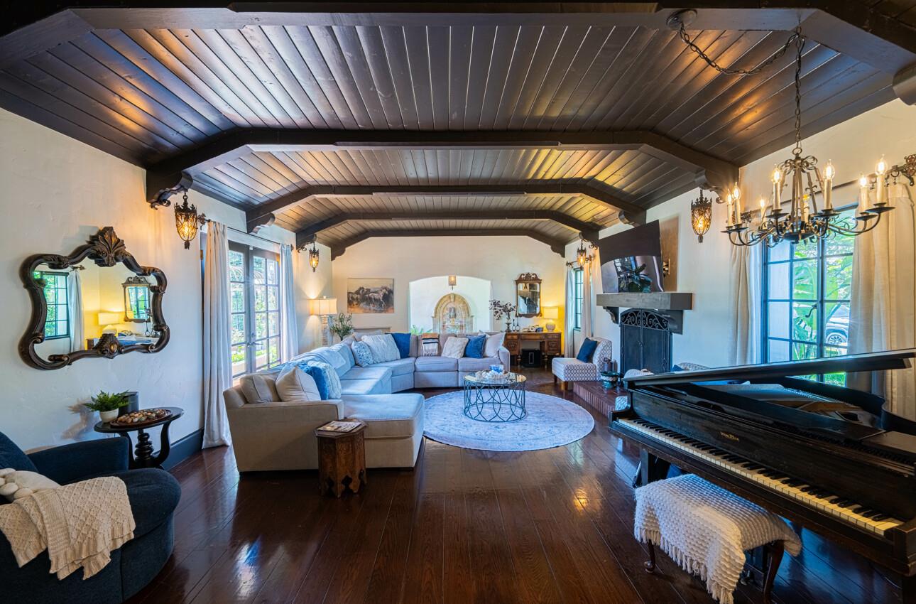 Detail Gallery Image 15 of 86 For 1 Santa Lucia Ave, Salinas,  CA 93901 - 6 Beds | 4 Baths