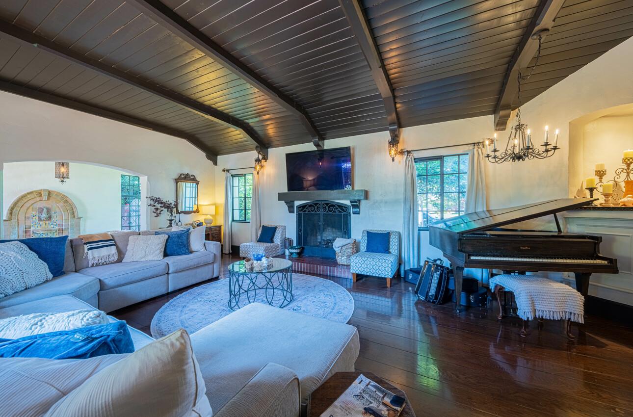 Detail Gallery Image 16 of 86 For 1 Santa Lucia Ave, Salinas,  CA 93901 - 6 Beds | 4 Baths