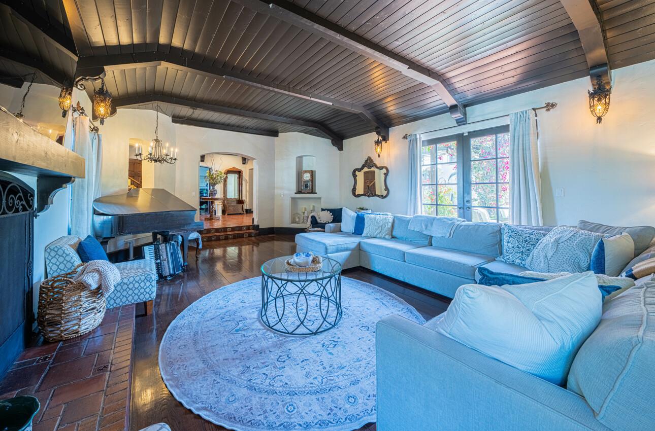 Detail Gallery Image 17 of 86 For 1 Santa Lucia Ave, Salinas,  CA 93901 - 6 Beds | 4 Baths