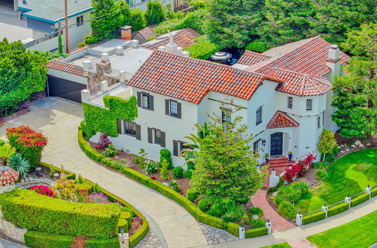 Detail Gallery Image 2 of 86 For 1 Santa Lucia Ave, Salinas,  CA 93901 - 6 Beds | 4 Baths