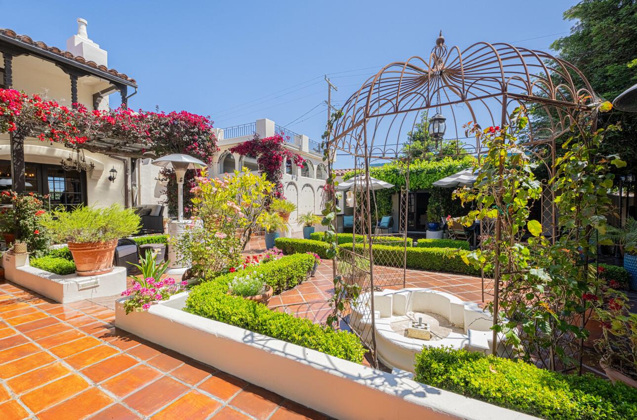 Detail Gallery Image 20 of 86 For 1 Santa Lucia Ave, Salinas,  CA 93901 - 6 Beds | 4 Baths