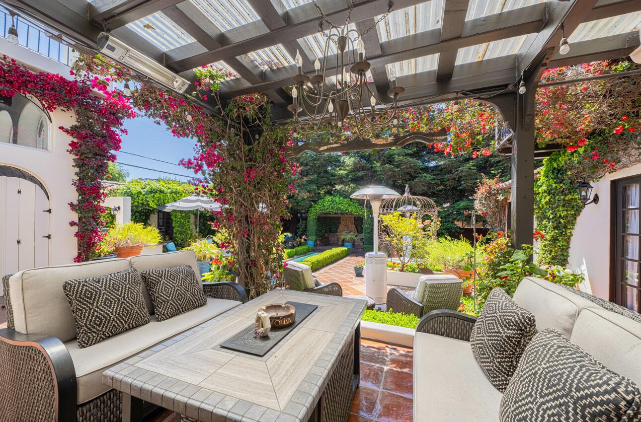 Detail Gallery Image 23 of 86 For 1 Santa Lucia Ave, Salinas,  CA 93901 - 6 Beds | 4 Baths