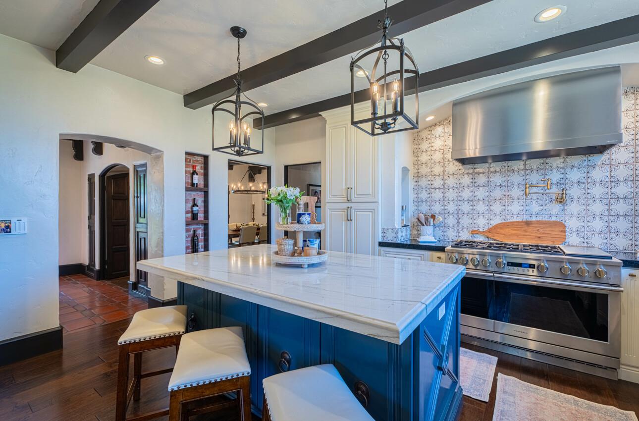 Detail Gallery Image 28 of 86 For 1 Santa Lucia Ave, Salinas,  CA 93901 - 6 Beds | 4 Baths