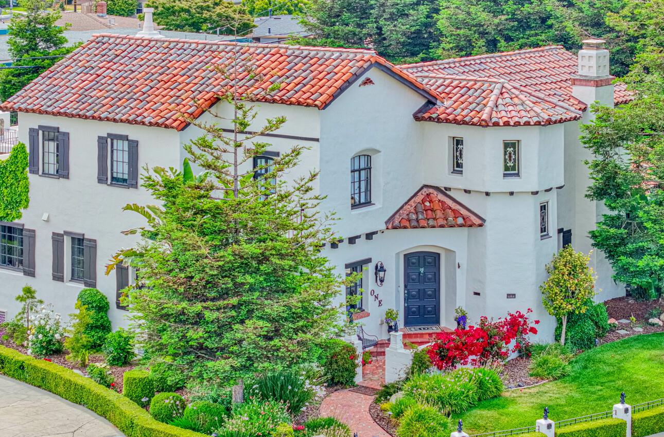 Detail Gallery Image 3 of 86 For 1 Santa Lucia Ave, Salinas,  CA 93901 - 6 Beds | 4 Baths