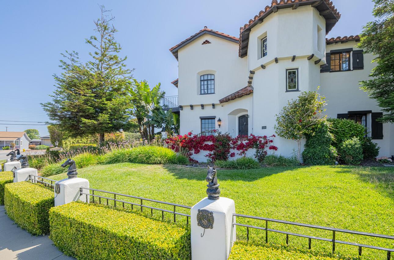 Detail Gallery Image 5 of 86 For 1 Santa Lucia Ave, Salinas,  CA 93901 - 6 Beds | 4 Baths