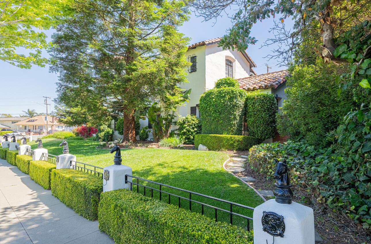 Detail Gallery Image 7 of 86 For 1 Santa Lucia Ave, Salinas,  CA 93901 - 6 Beds | 4 Baths