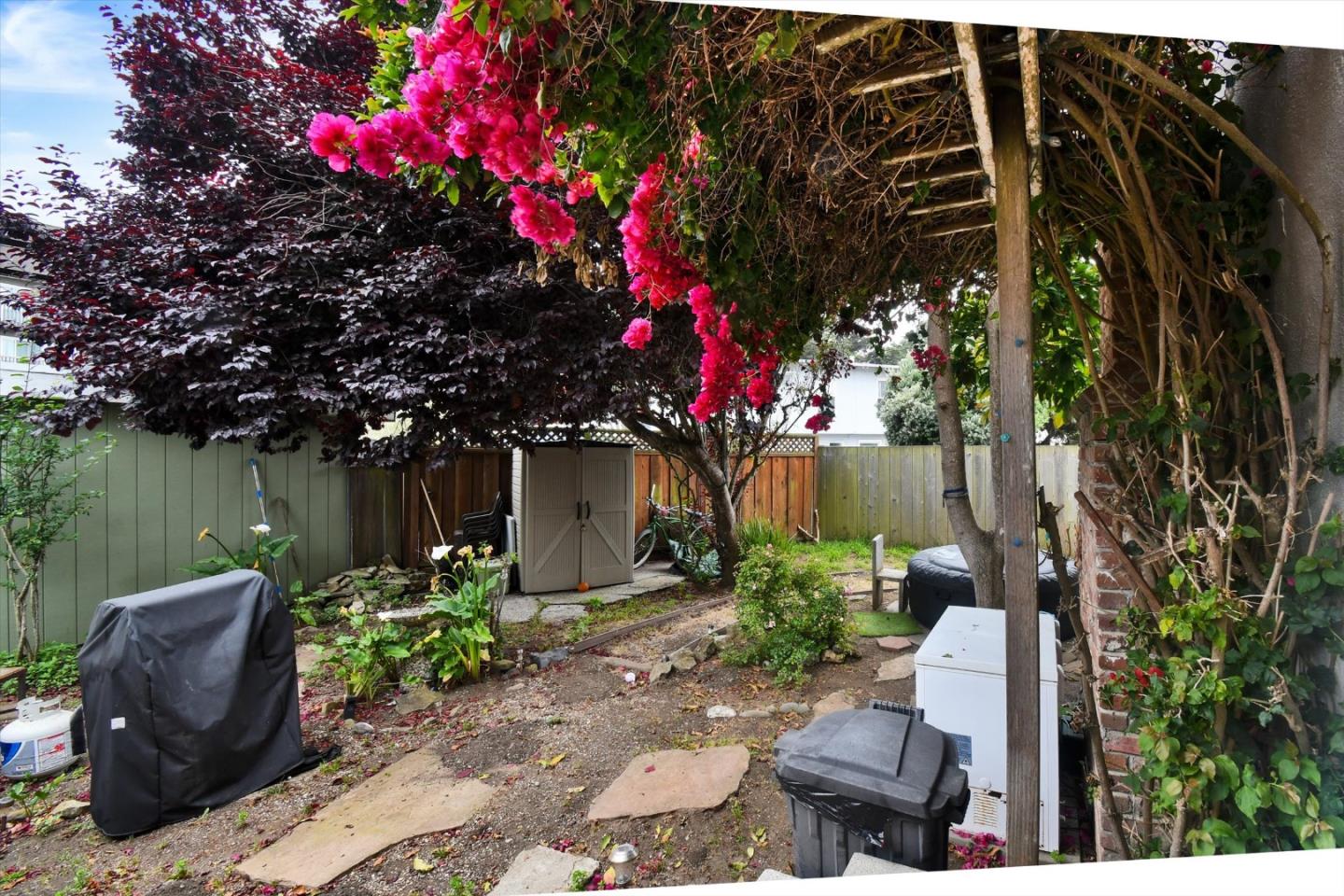 Detail Gallery Image 17 of 57 For 160 Clarendon Rd, Pacifica,  CA 94044 - – Beds | – Baths