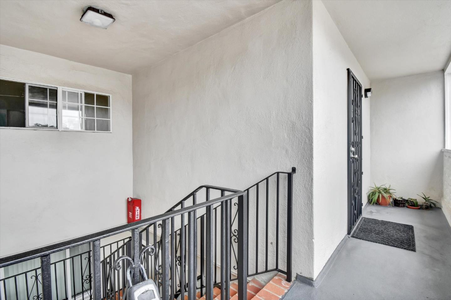 Detail Gallery Image 30 of 57 For 160 Clarendon Rd, Pacifica,  CA 94044 - – Beds | – Baths