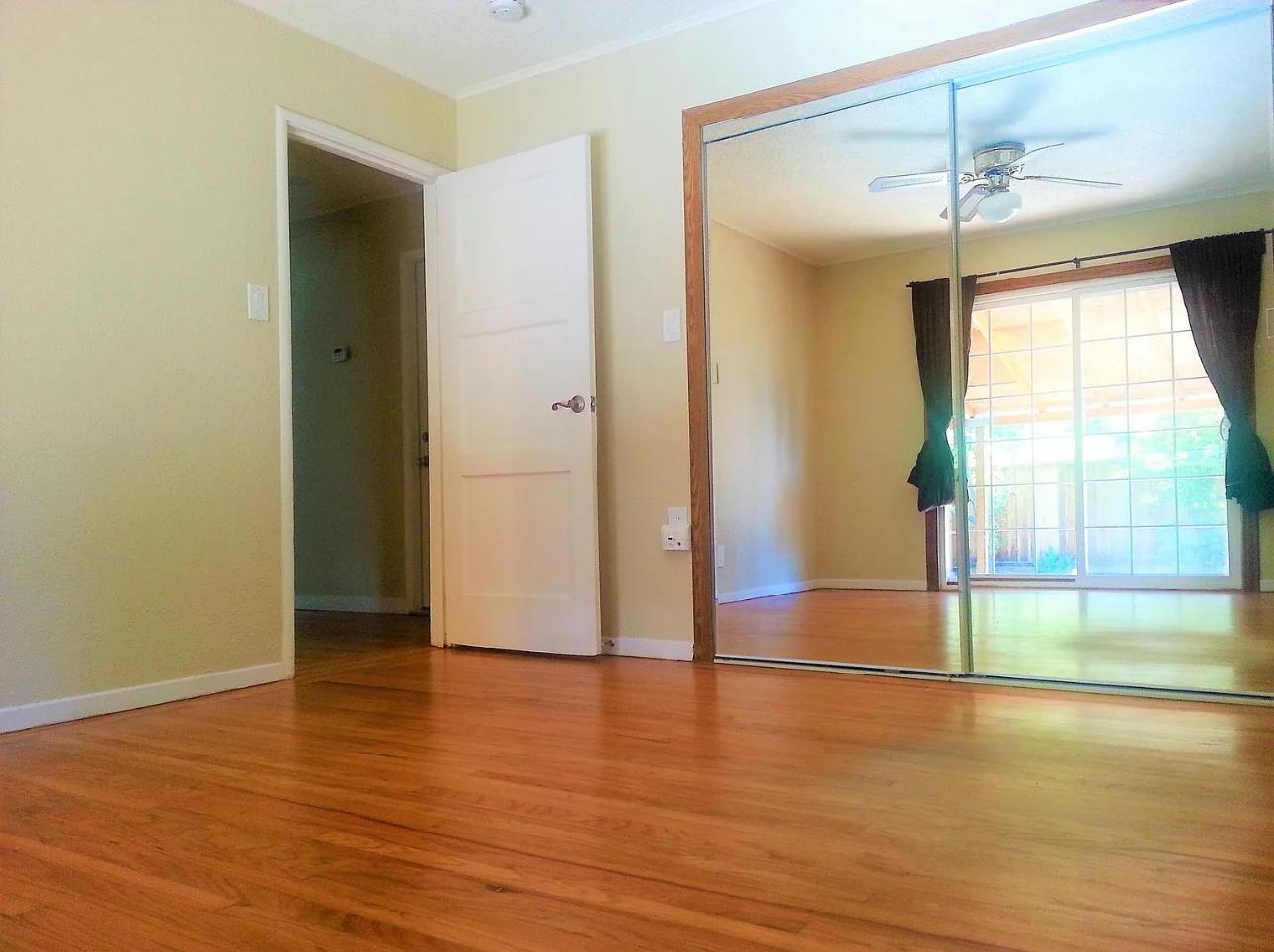 Detail Gallery Image 8 of 10 For Wisteria Dr, East Palo Alto,  CA 94303 - 3 Beds | 1 Baths