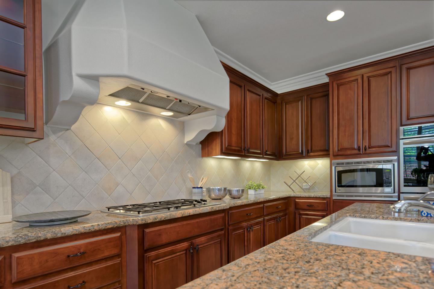 Detail Gallery Image 16 of 80 For 7160 Eagle Ridge Dr, Gilroy,  CA 95020 - 4 Beds | 3 Baths