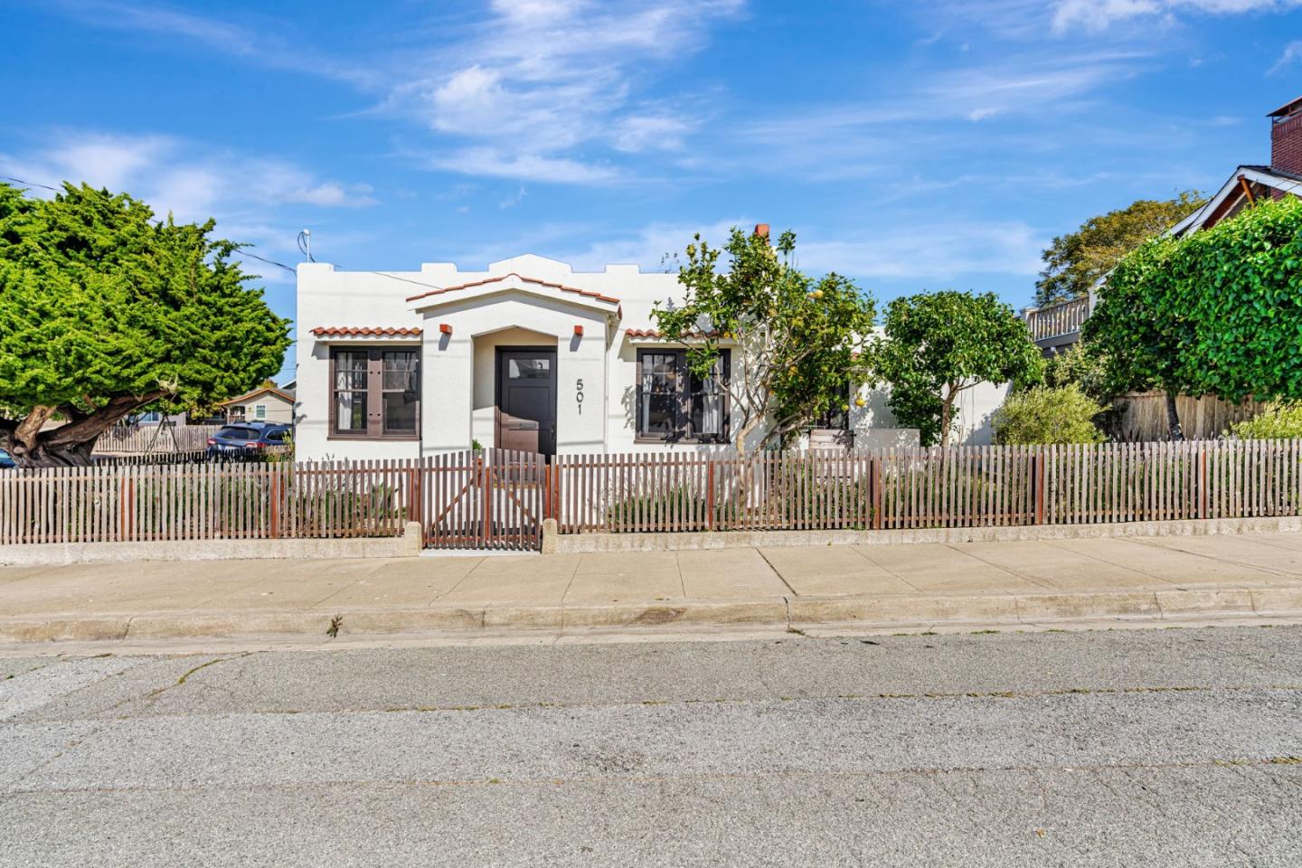 Detail Gallery Image 2 of 65 For 501 7th St, Pacific Grove,  CA 93950 - 2 Beds | 2 Baths