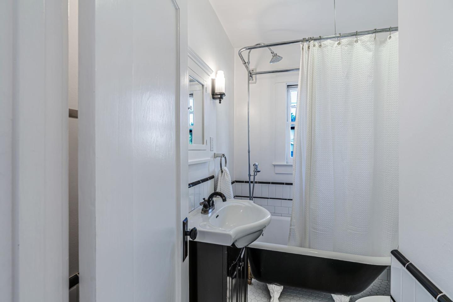 Detail Gallery Image 35 of 65 For 501 7th St, Pacific Grove,  CA 93950 - 2 Beds | 2 Baths