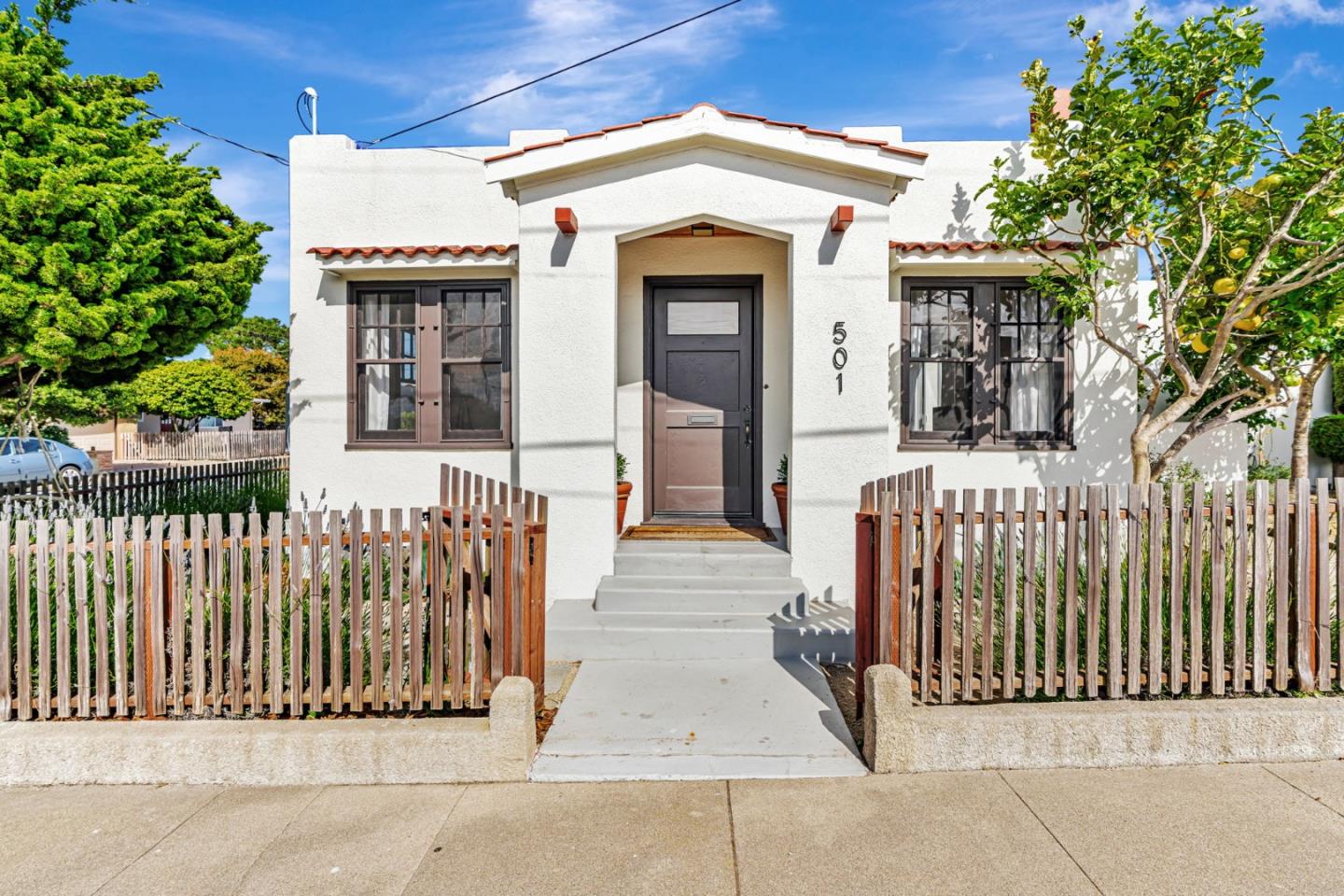Detail Gallery Image 5 of 65 For 501 7th St, Pacific Grove,  CA 93950 - 2 Beds | 2 Baths