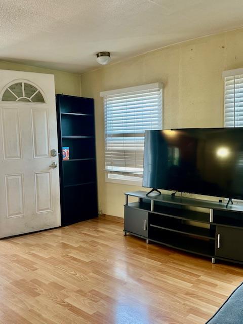 Detail Gallery Image 4 of 20 For 655 S. 34th St #15,  San Jose,  CA 95116 - 3 Beds | 2 Baths
