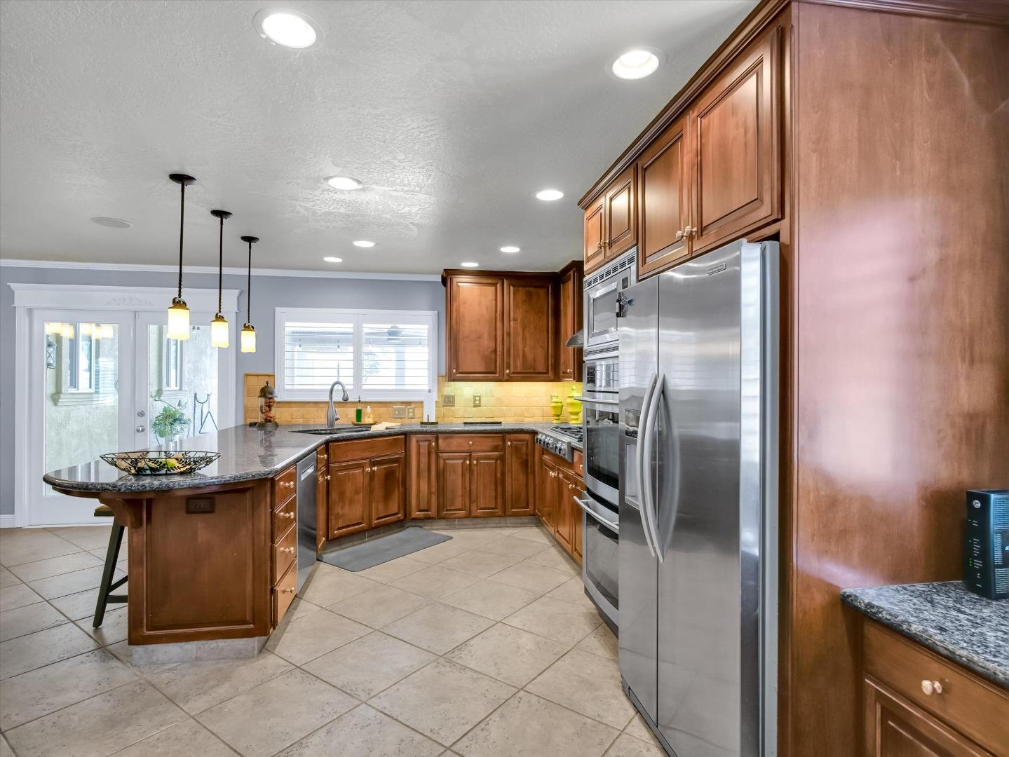 Detail Gallery Image 10 of 51 For 2259 S Ham Ln, Lodi,  CA 95242 - 4 Beds | 3 Baths