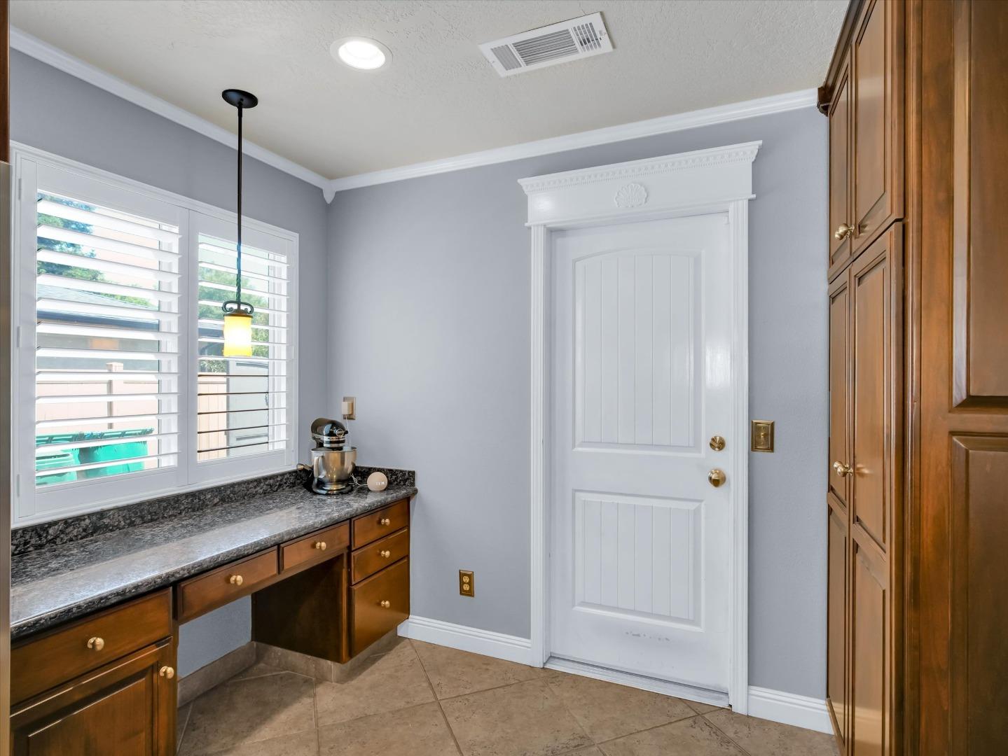 Detail Gallery Image 16 of 51 For 2259 S Ham Ln, Lodi,  CA 95242 - 4 Beds | 3 Baths