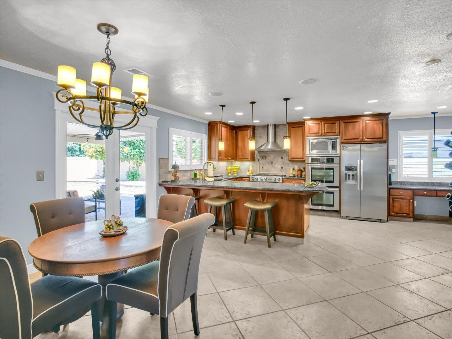 Detail Gallery Image 5 of 51 For 2259 S Ham Ln, Lodi,  CA 95242 - 4 Beds | 3 Baths