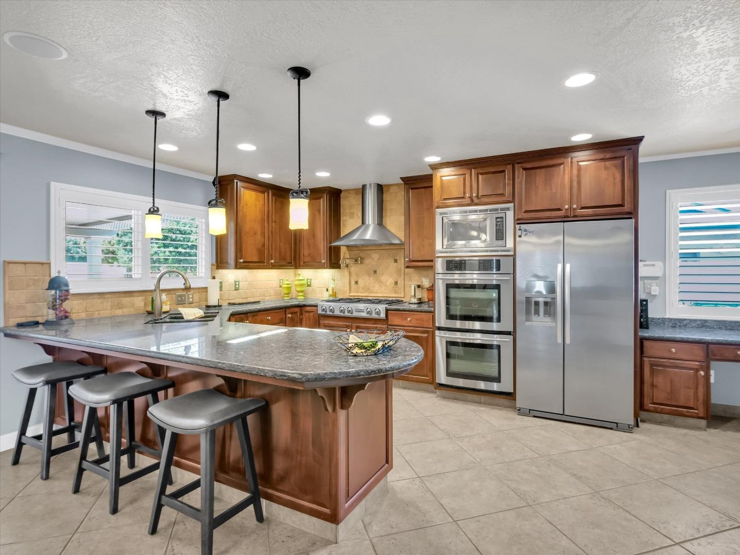 Detail Gallery Image 6 of 51 For 2259 S Ham Ln, Lodi,  CA 95242 - 4 Beds | 3 Baths